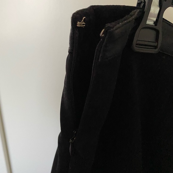 Vintage Black Faux Suede With Leather Trim Skirt by Casual Corner Annex. SZ 12 - Picture 6 of 8